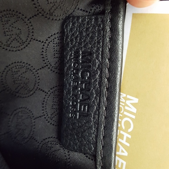SOLD Kors Black Leather Handbag w/wallet❤👜 - Picture 3 of 8